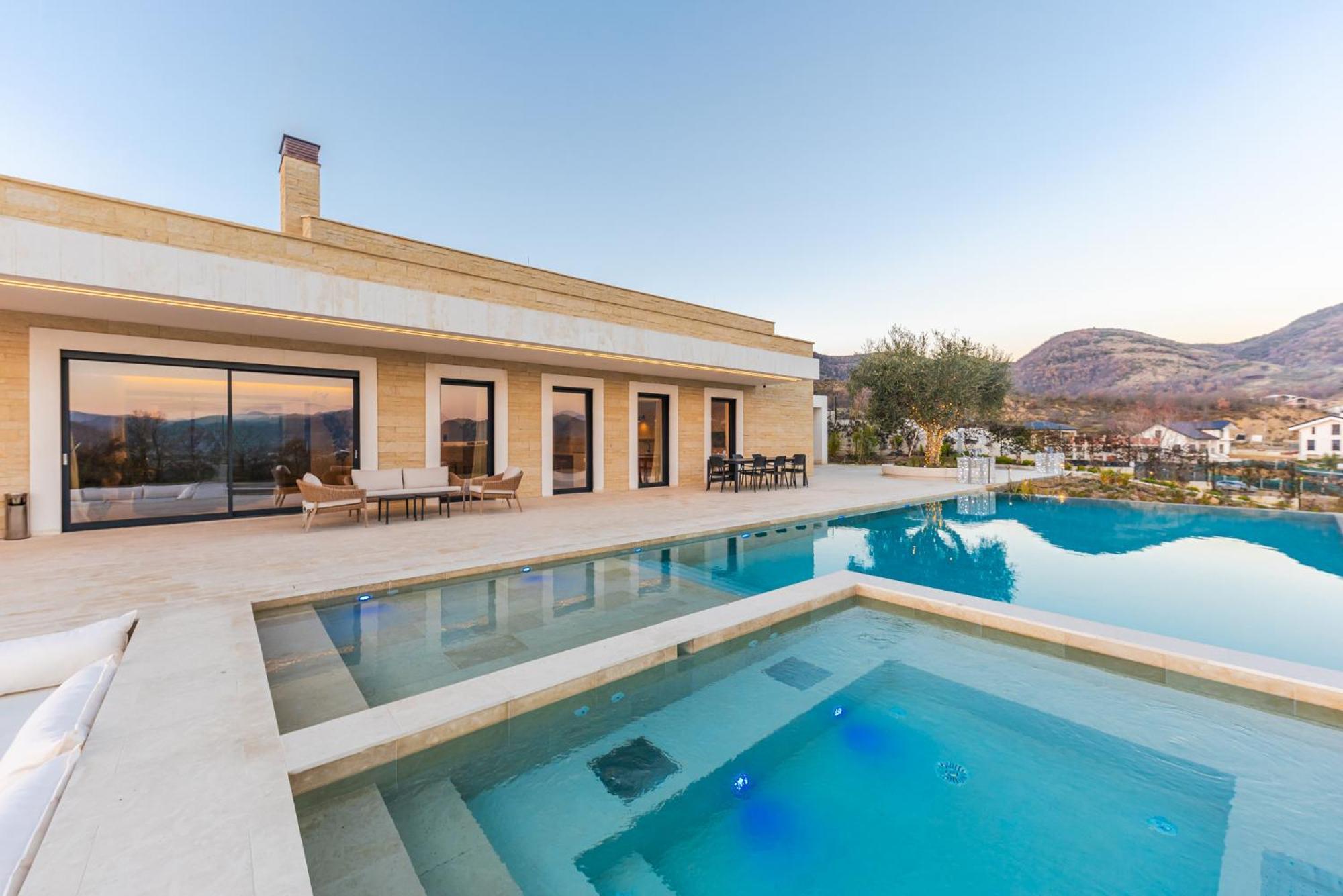 Jerina Mansion Villa *